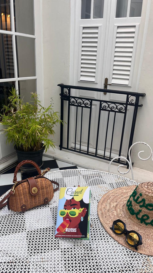 Le Carnet de jeux en terrasse de la boutique Maison Victoire, à Pointe-à-Pitre